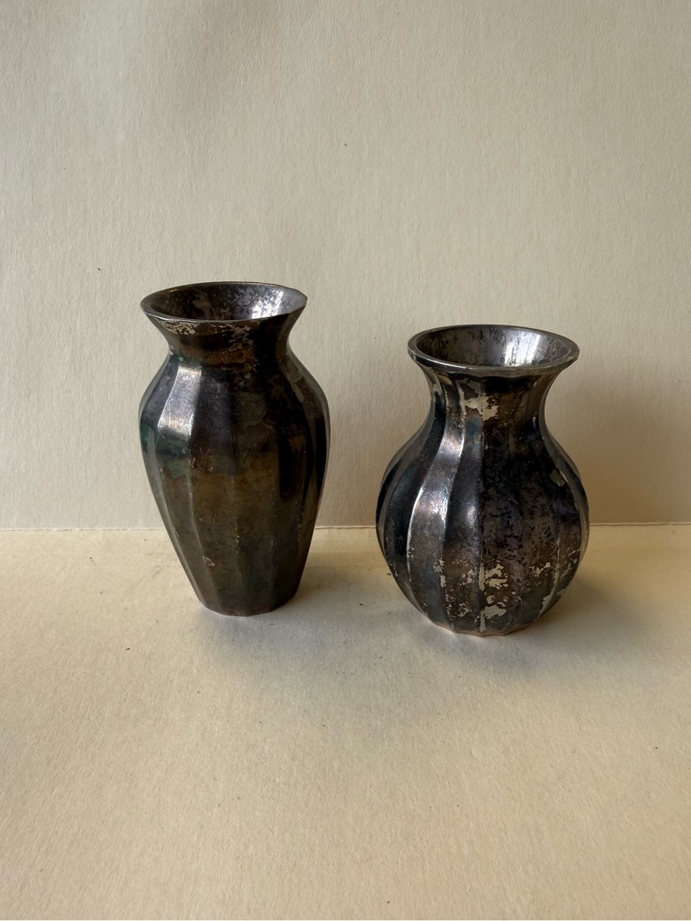 Pair of Vintage Mini Silver Coated Metal Decor Vases from India. - Picture 3 of 9